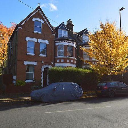 2 Bedroom Top Floor Flat, West Dulwich Free Street Parking Londra Esterno foto