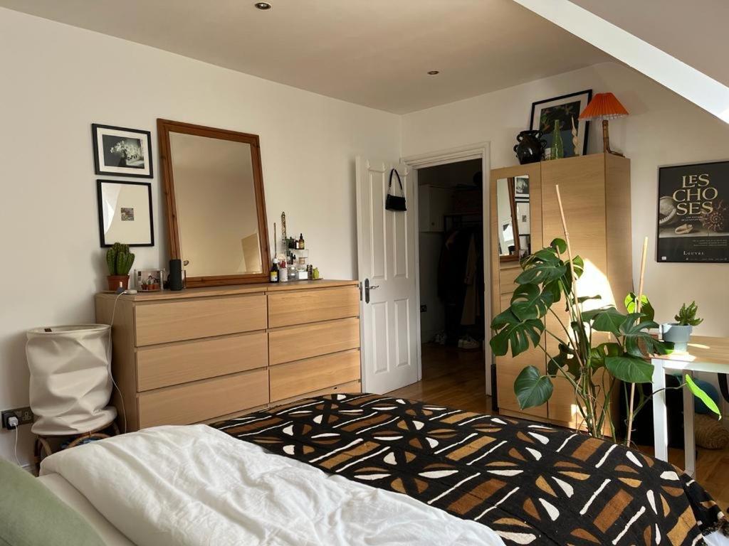 2 Bedroom Top Floor Flat, West Dulwich Free Street Parking Londra Esterno foto