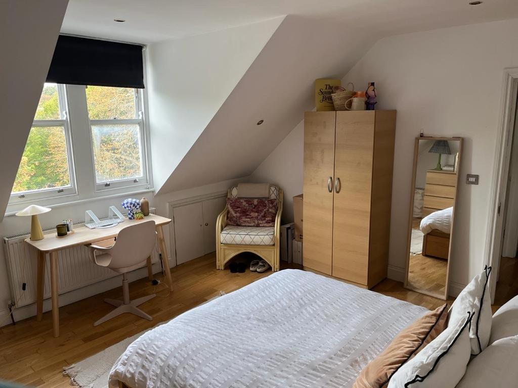 2 Bedroom Top Floor Flat, West Dulwich Free Street Parking Londra Esterno foto