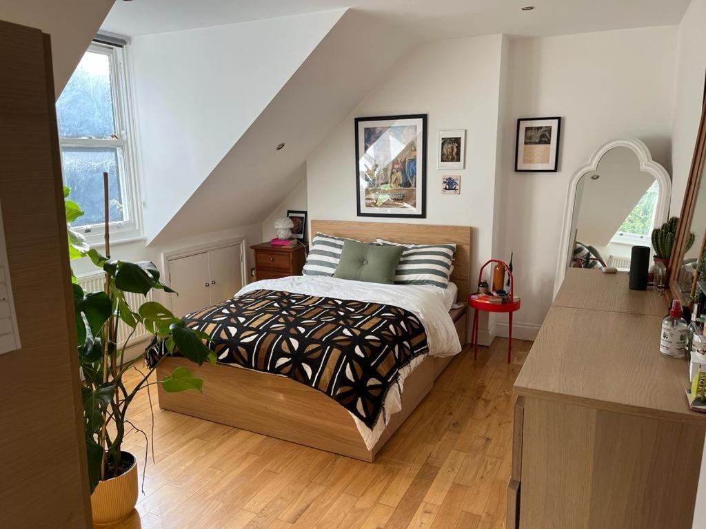 2 Bedroom Top Floor Flat, West Dulwich Free Street Parking Londra Esterno foto